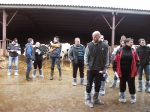 AG 38 - Les éleveurs en visite dans l'élevage